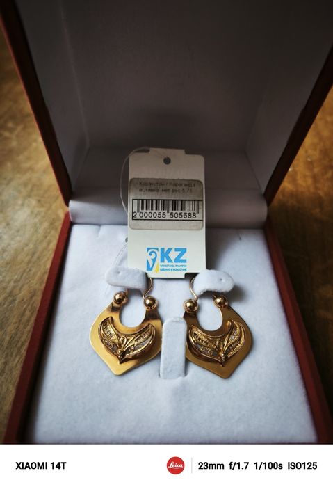 Золотые серьги 5.71 гр.