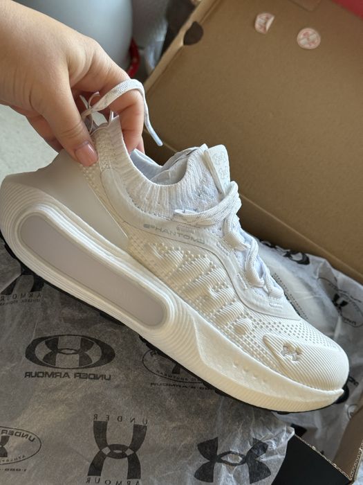 Adidași Under Armour