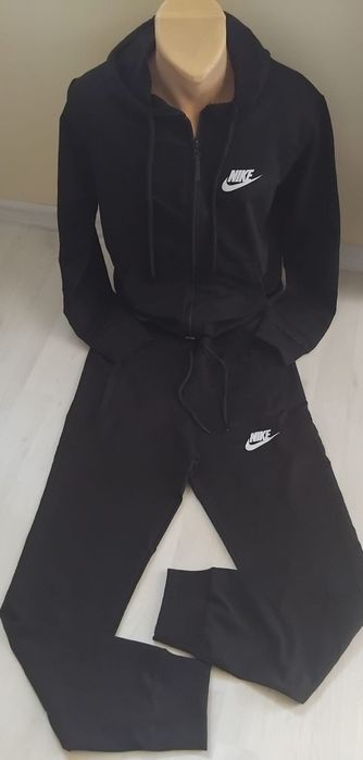 Trening barbati Nike,  setul include 3 piese .