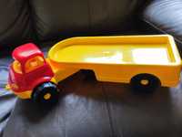 Детски камион или плюшена играчка