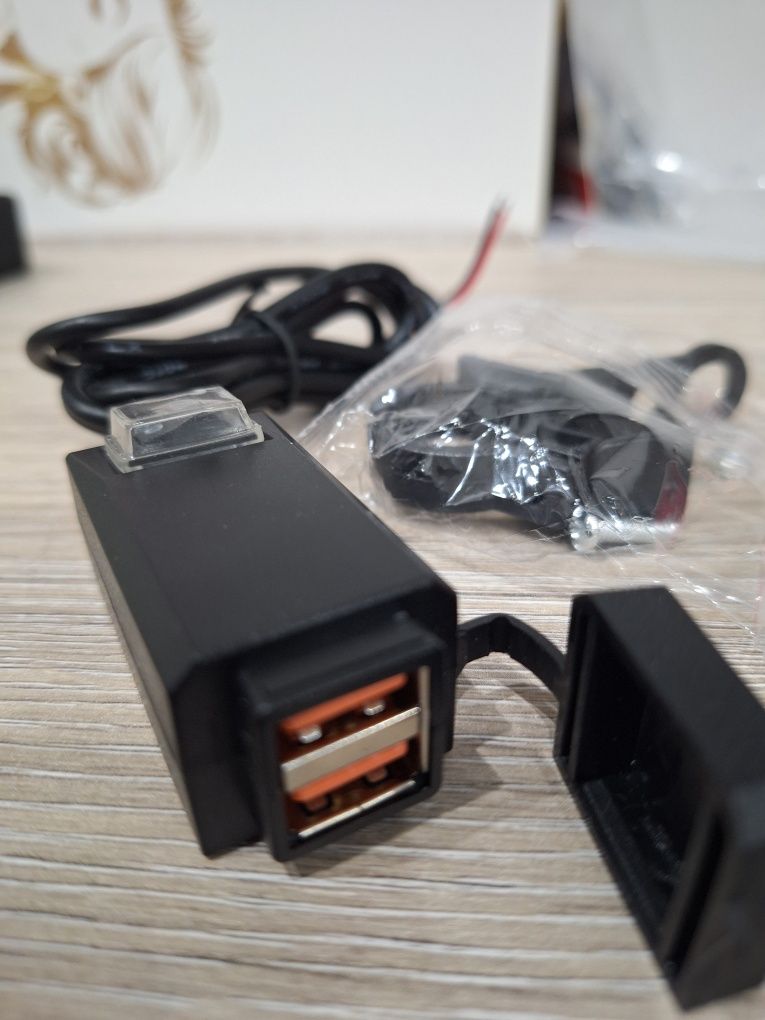 USB зарядно за мотор и за всичко на 12V
