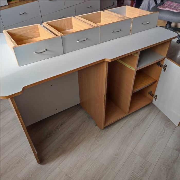 Двулицево бюро / Двулицева работна маса