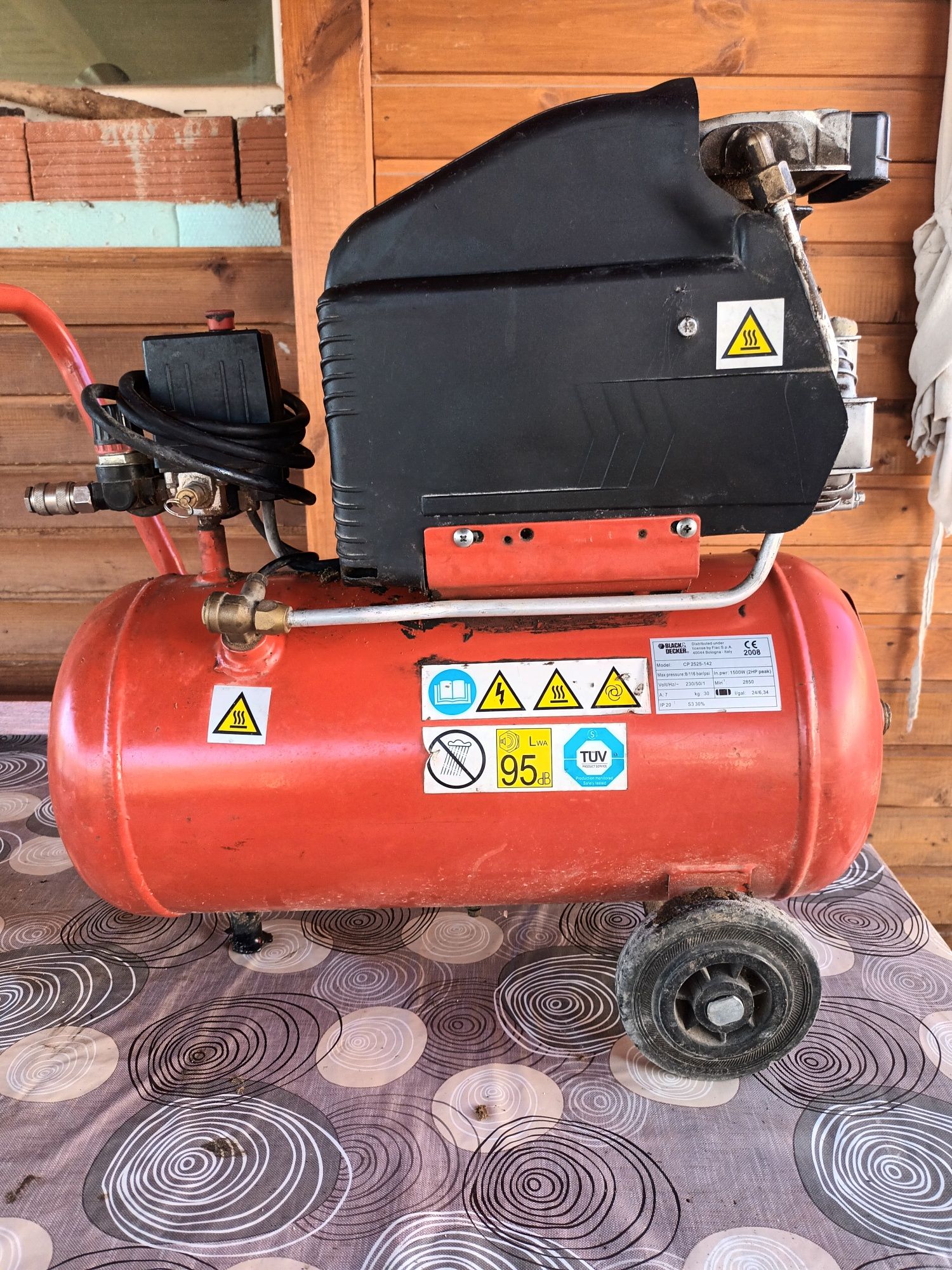 Компресор Black and Decker