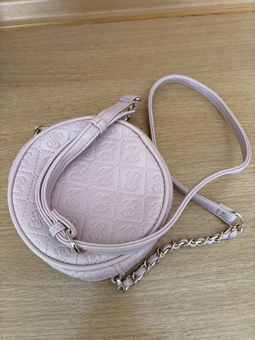 Малка дамска чанта Guess