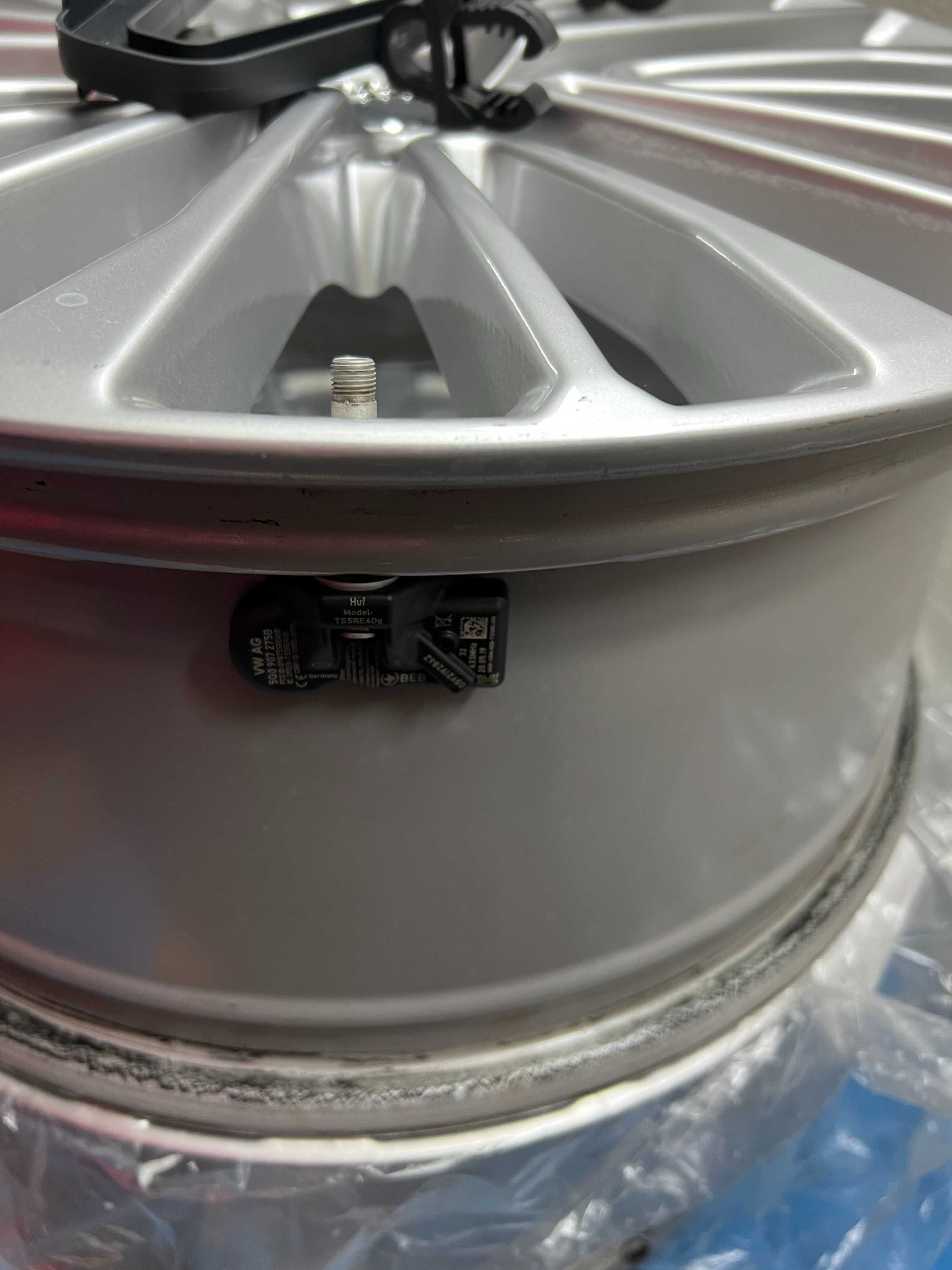 Датчик за налягане и температура на гумите TPMS - A6 C8