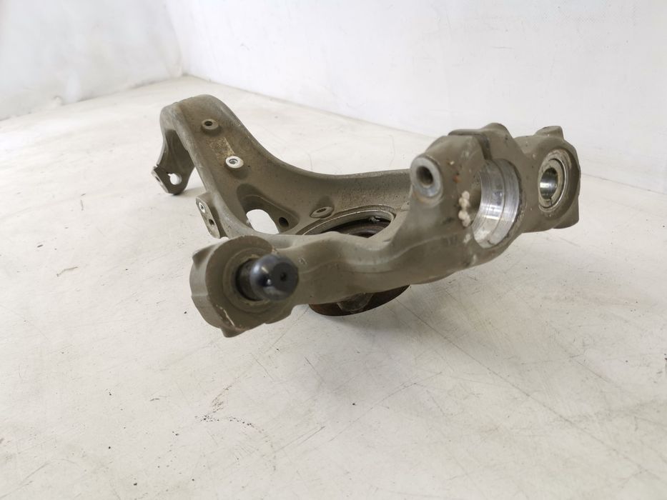 Порше Каен / Porsche Cayenne Оригинален десен носач на суспенсията в д