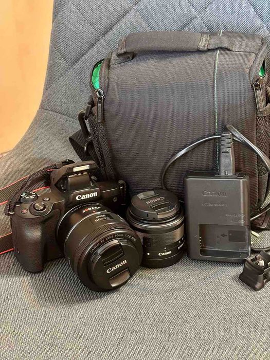 Canon EOS M50 + 2 обектива + аксесоари