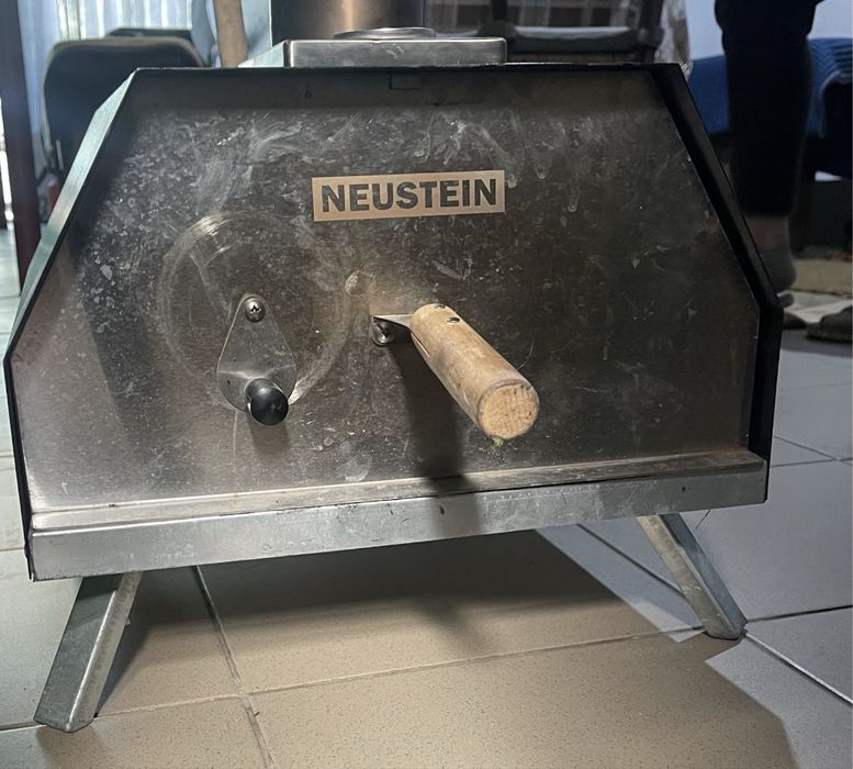 Cuptor de pizza pe peleți sau lemne