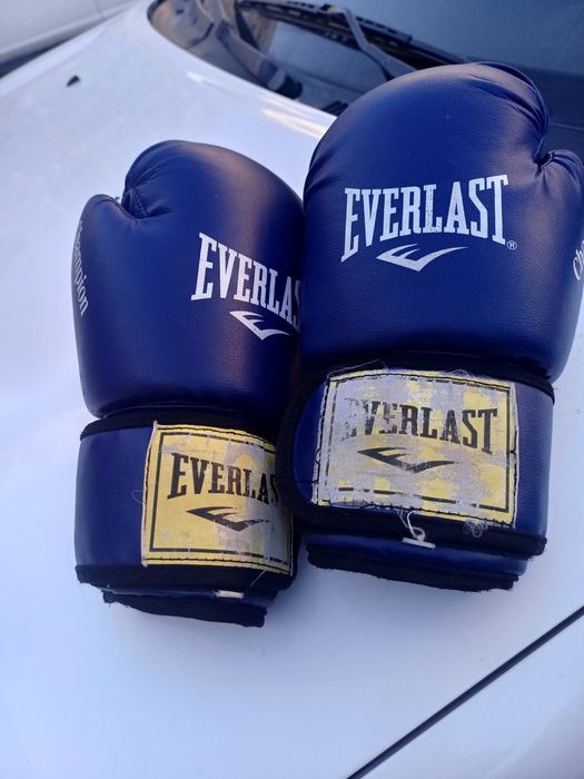 Боксерские перчатки
