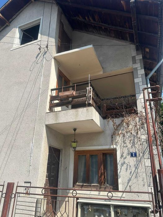 Casa 5 camere, curte, gradina, pod mansardabil