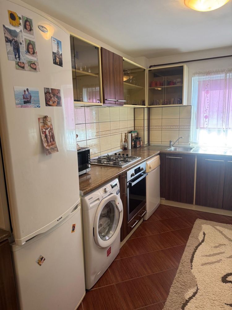 Inchiriez Apartament 3 Camere, 70mp In Onesti, Strada Sintezei