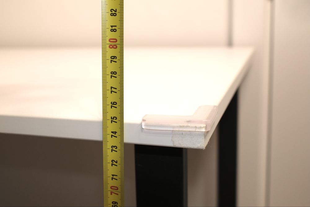 Продам белый стол в отличном состоянии