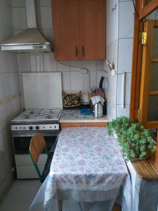 Зарарли одатларсиз угил Боллани ижарага куяман бирга туришга.