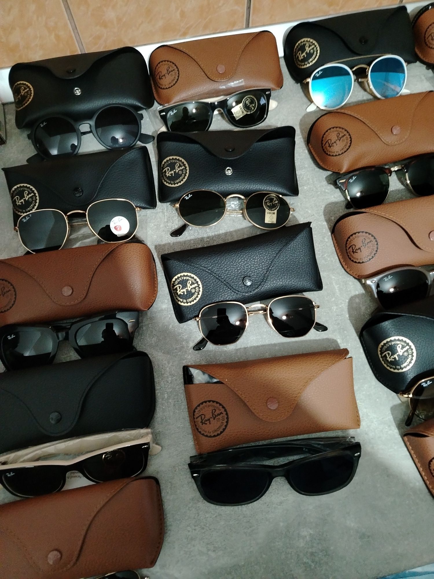 Se vinde ochelari de soare Ray Ban