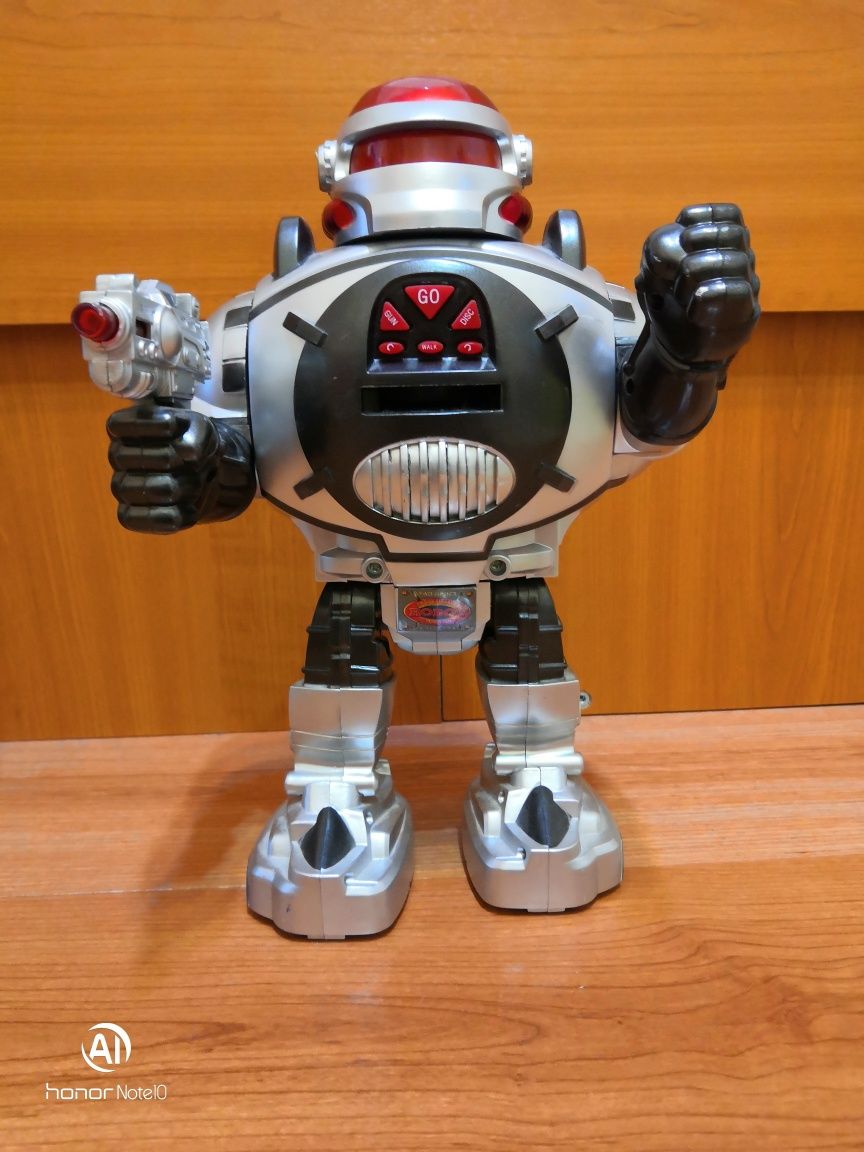 Robot cu telecomanda