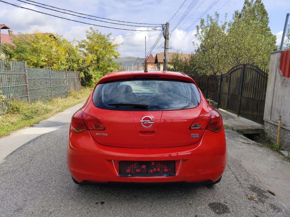 Opel Astra J an 2010 motor 1.4 benzina 86 cai/Euro 5/model Hatchback