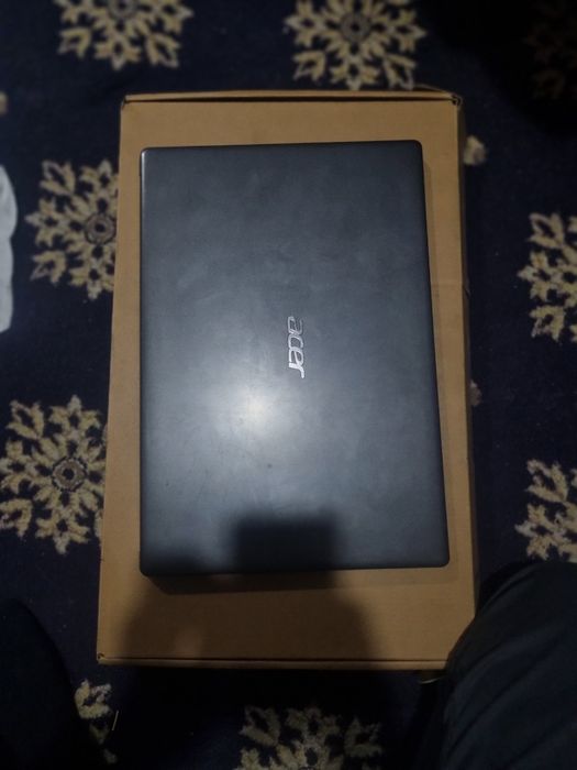Acer Noutbuk holati zo'r. Office ishlariga ham zo'r ishlaydi