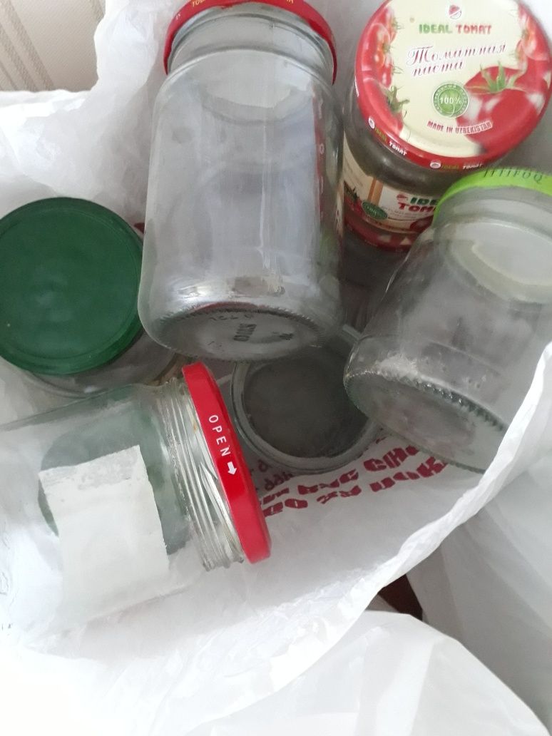 Банки разные,литрые,двух и от томата