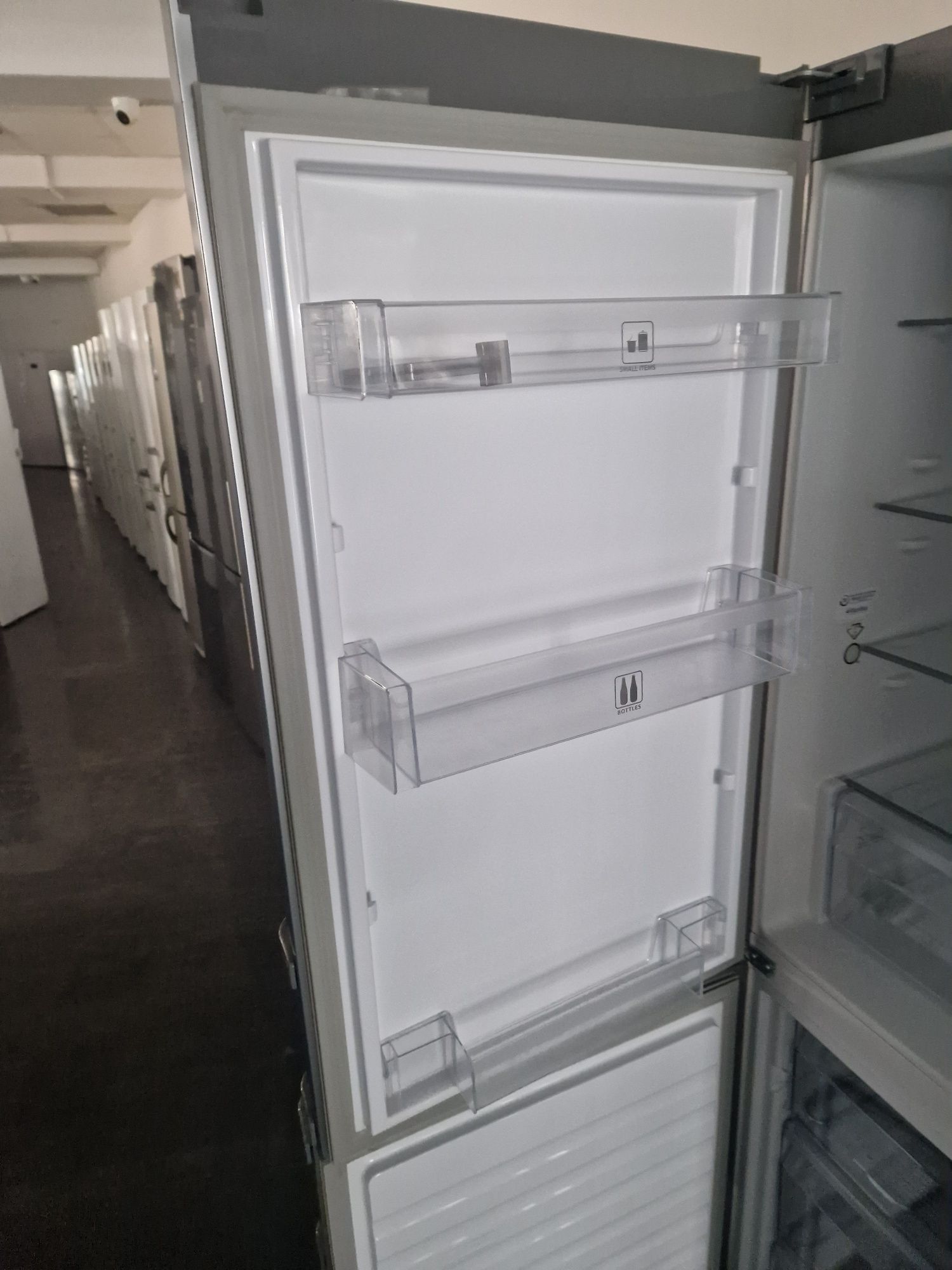 Хладилник с фризер Whirlpool A++ 186/60/60
