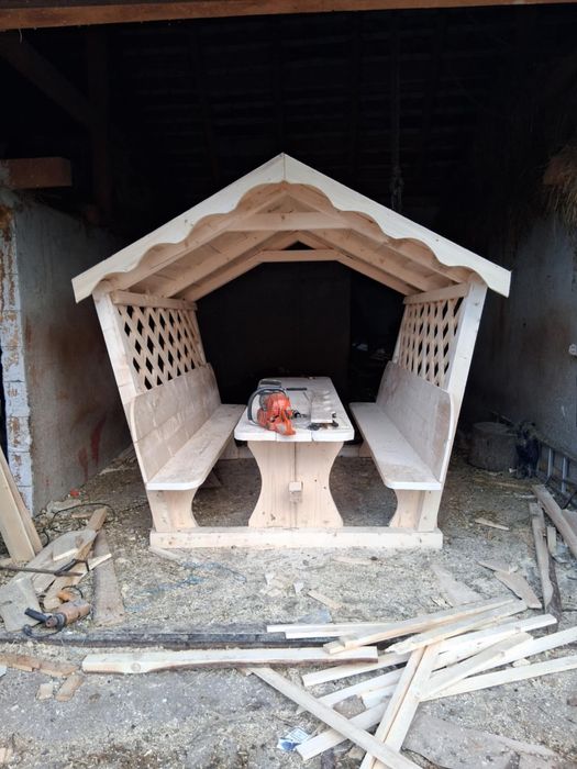 Vând loița pentru oiisi foișoare de gradina