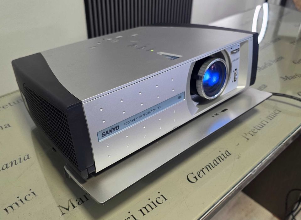 Videoproiector Sanyo PLV-72 - import Germania