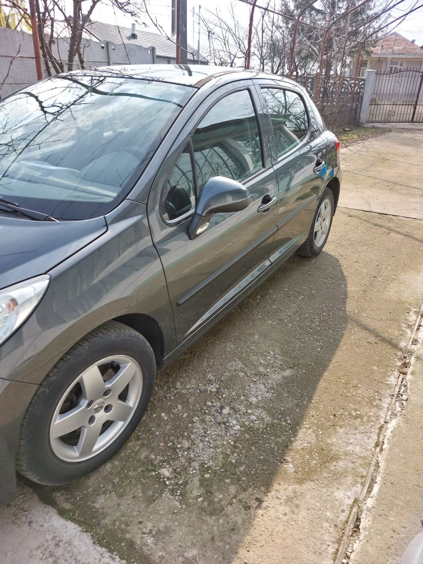 Urgent pegeout 207 ,1.4 benzina  2011