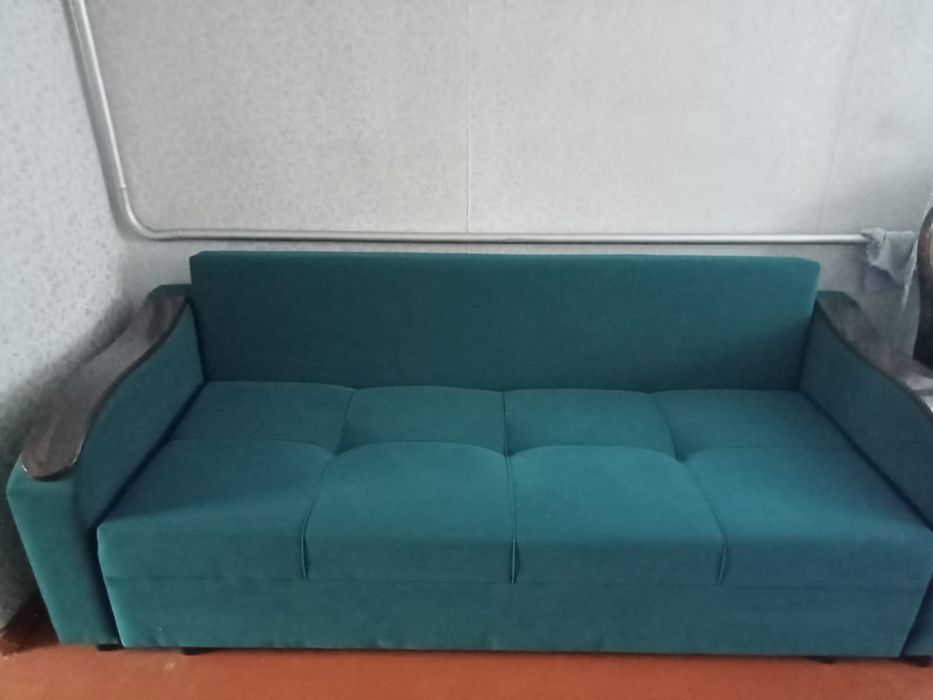 Продам диван и два кресла  в отличном состоянии.