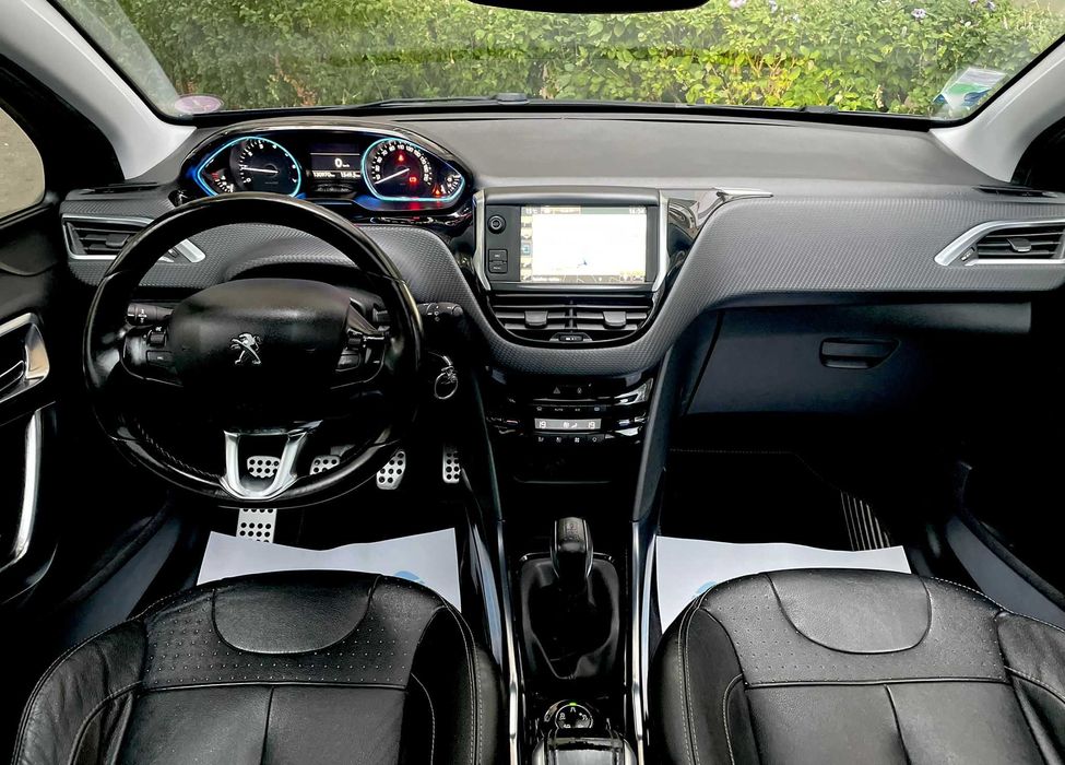Peugeot 2008 1.2 e-THP Feline Titane