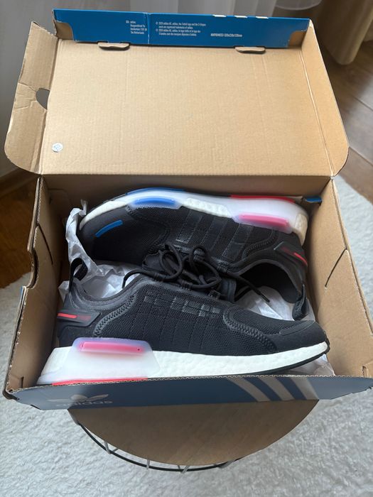 Маратонки ,,adidas” чисто нови в кутия!