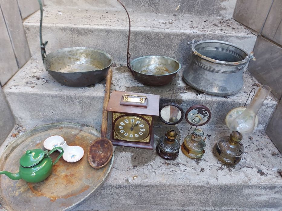 Лот  старинни неща  от бита  за  ползване  и   декорация