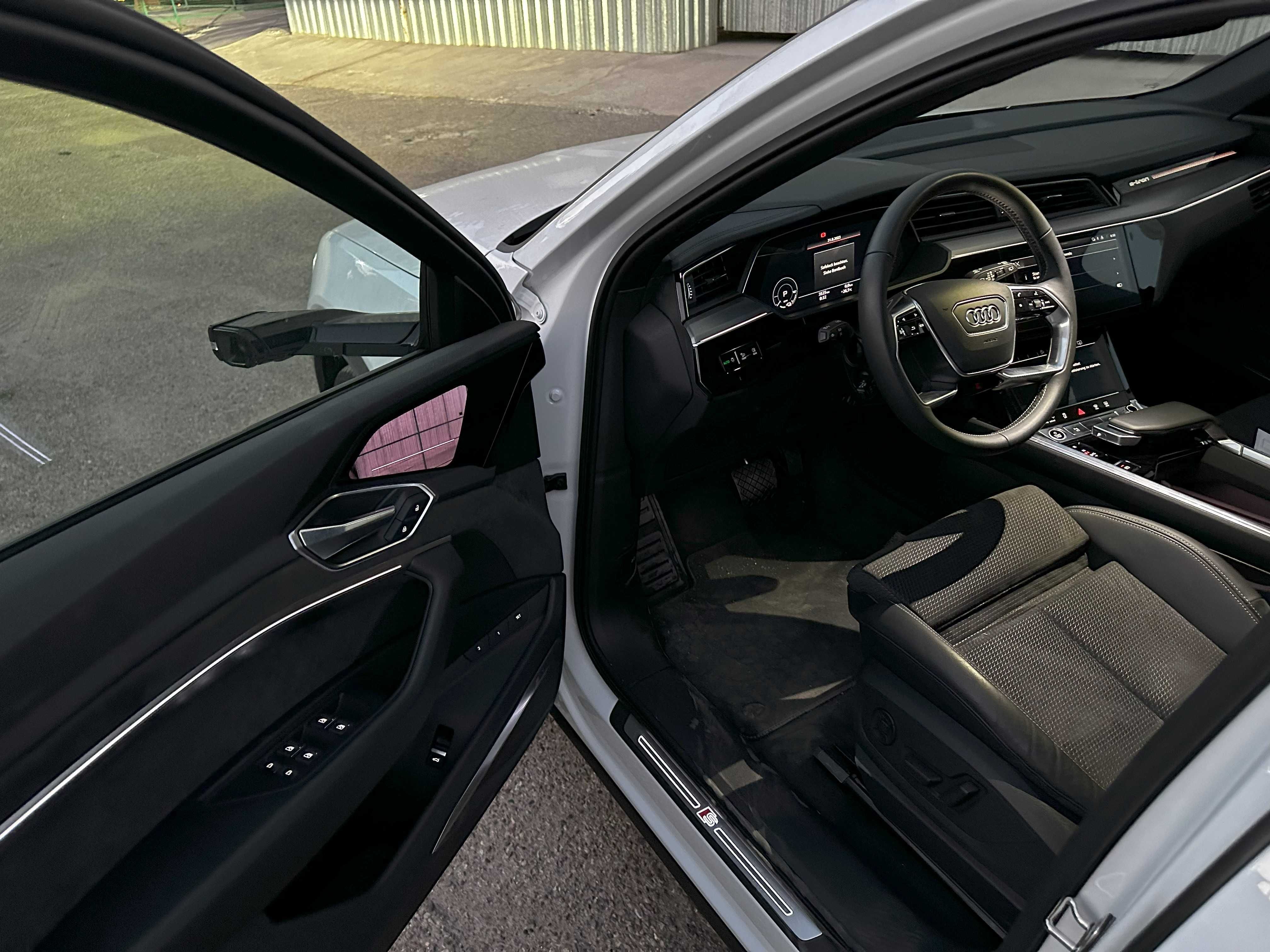 Audi E-tron 55 Quattro, 2020 год, пробег 25 000 км, 400 км запас хода