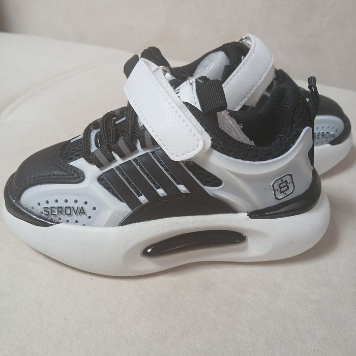 Кроссовки детские.