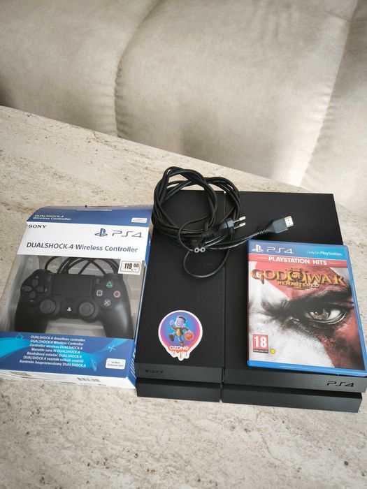 Playstation 4 (500 GB) + джойстик DualShock 4 в гаранция + подарък