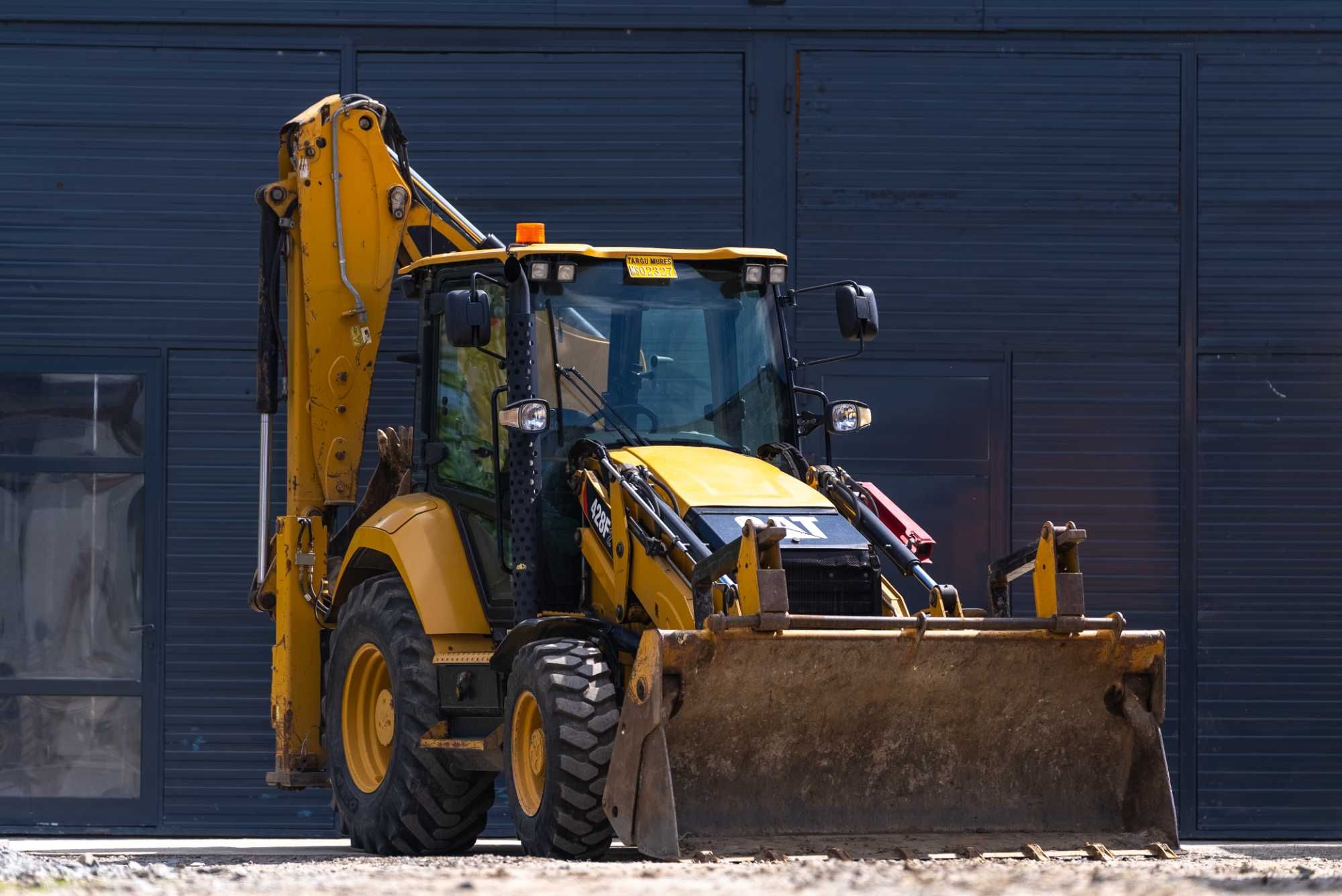 Inchiriere buldoexcavator