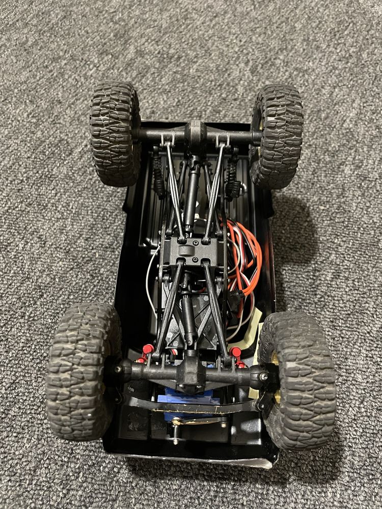 Катерач Axial SCX24