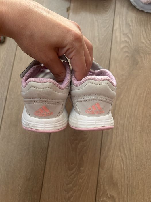 Маратонки Adidas, 26 номер