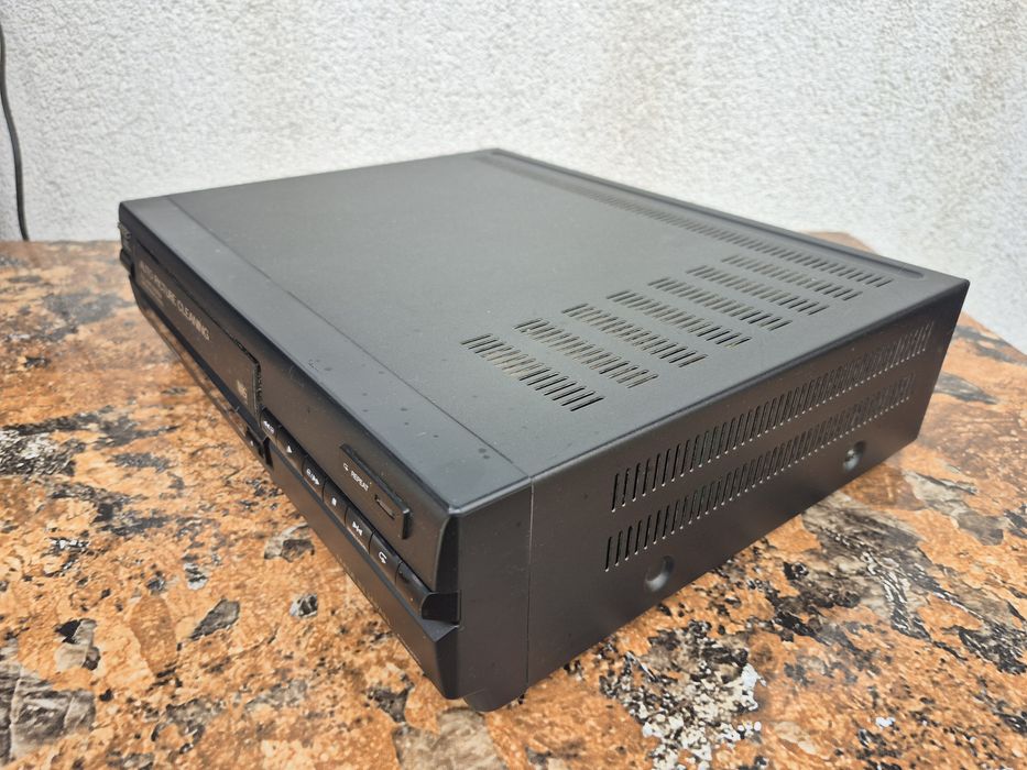 Vand Video Marca Aiwa Model HV-E1010 DH, Made in Japan

- video case
