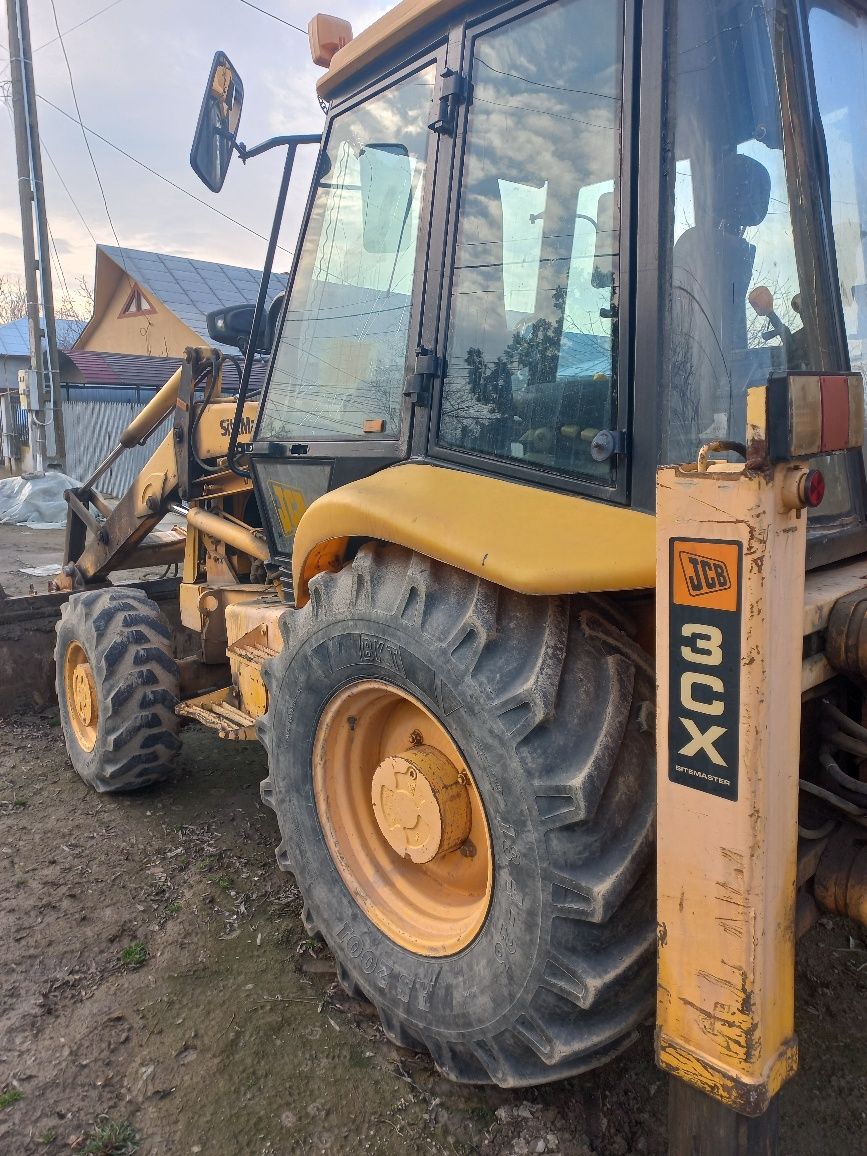 Buldoexcavator JCB 3CX
