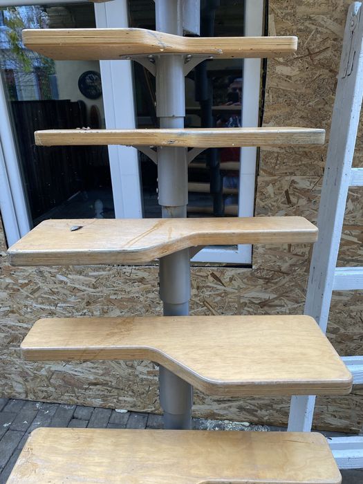 Vând scară interioară