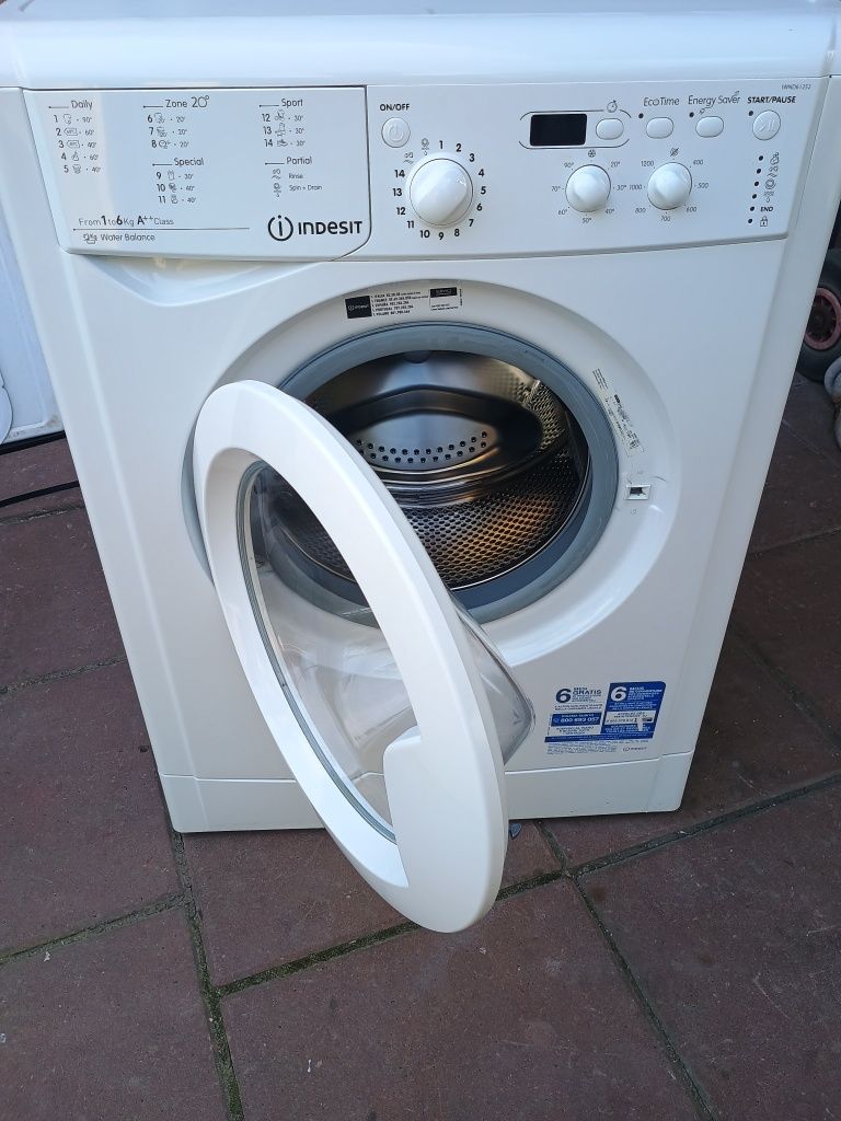Mașină de spălat rufe Indesit AY33