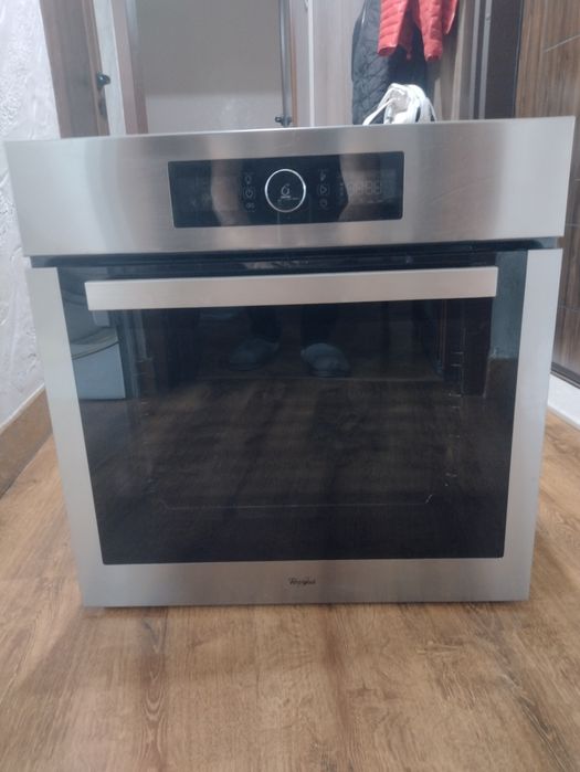 Продавам фурна за вграждане Whirlpool