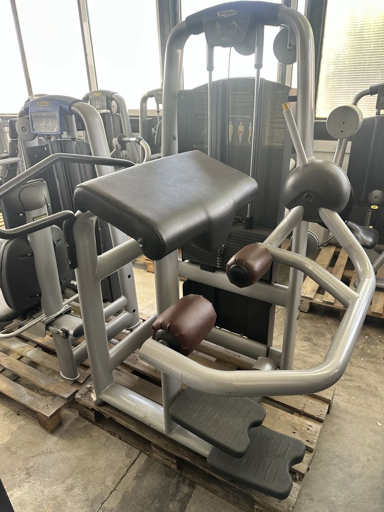 Technogym selection glute - уред за дупе