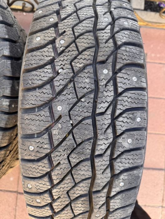 продается зимние шины шипы
