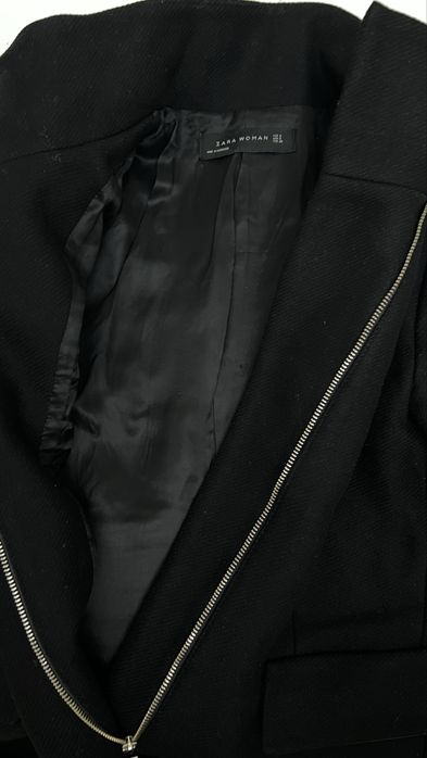 Приталеное пальто чёрное Zara