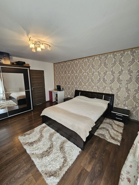 Vând apartament 3 camere, zona Doamna Stanca