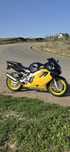 Honda CBR F4 600 din 2000 pe carburație..