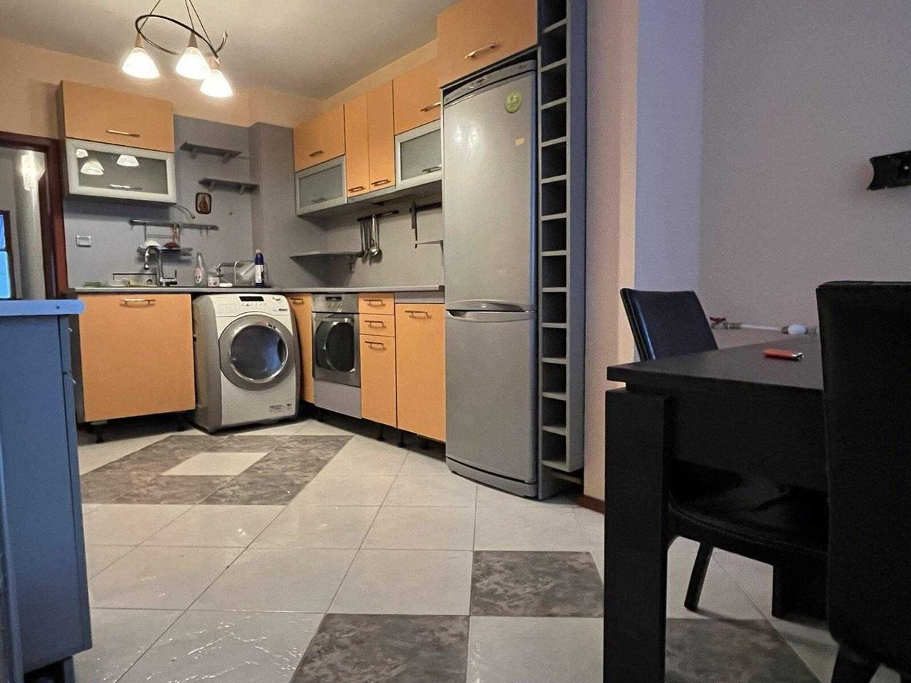 Дава се под наем Тристаен апартамент в София, Банишора - 140 кв.м за 750 € - Снимка #1