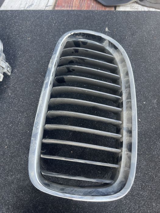Grila radiator/ bara BMW e87 e90 x1 e84