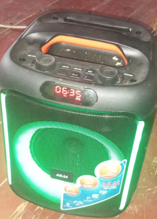 Vând boxa blutut akai