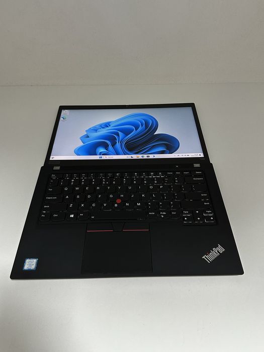 Fane Amanet: Laptop Thinkpad T490 14, i5-8365U TouchScreen 24GB 256GB